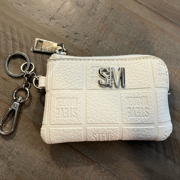 Steve Madden Cream Embossed Top Zipper Keychain Wallet - Picture 1 of 6